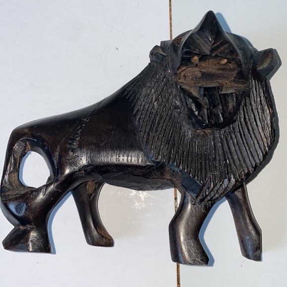 Two hand carved black wooden lions . Made in Africa. - Picture 2 of 9